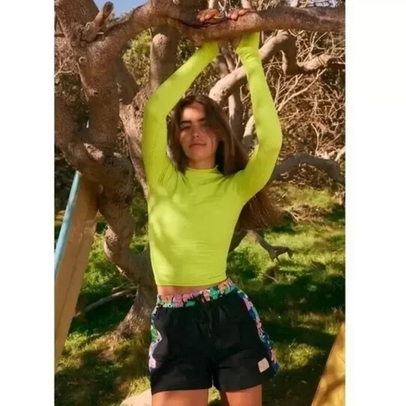 Free People Movement M/L Good Karma High-Neck Top Highlighter NWOT Athleisure - Picture 2 of 12